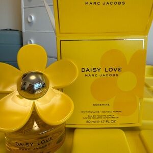 Marc Jacobs Daisy Love Sunshine Yellow Perfume